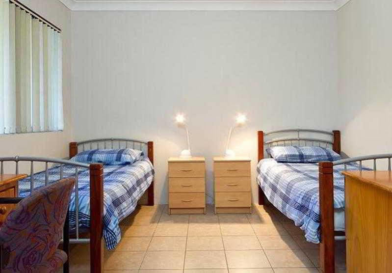 Arrival Lodge Hostel Accommodation Gold Coast Exterior photo